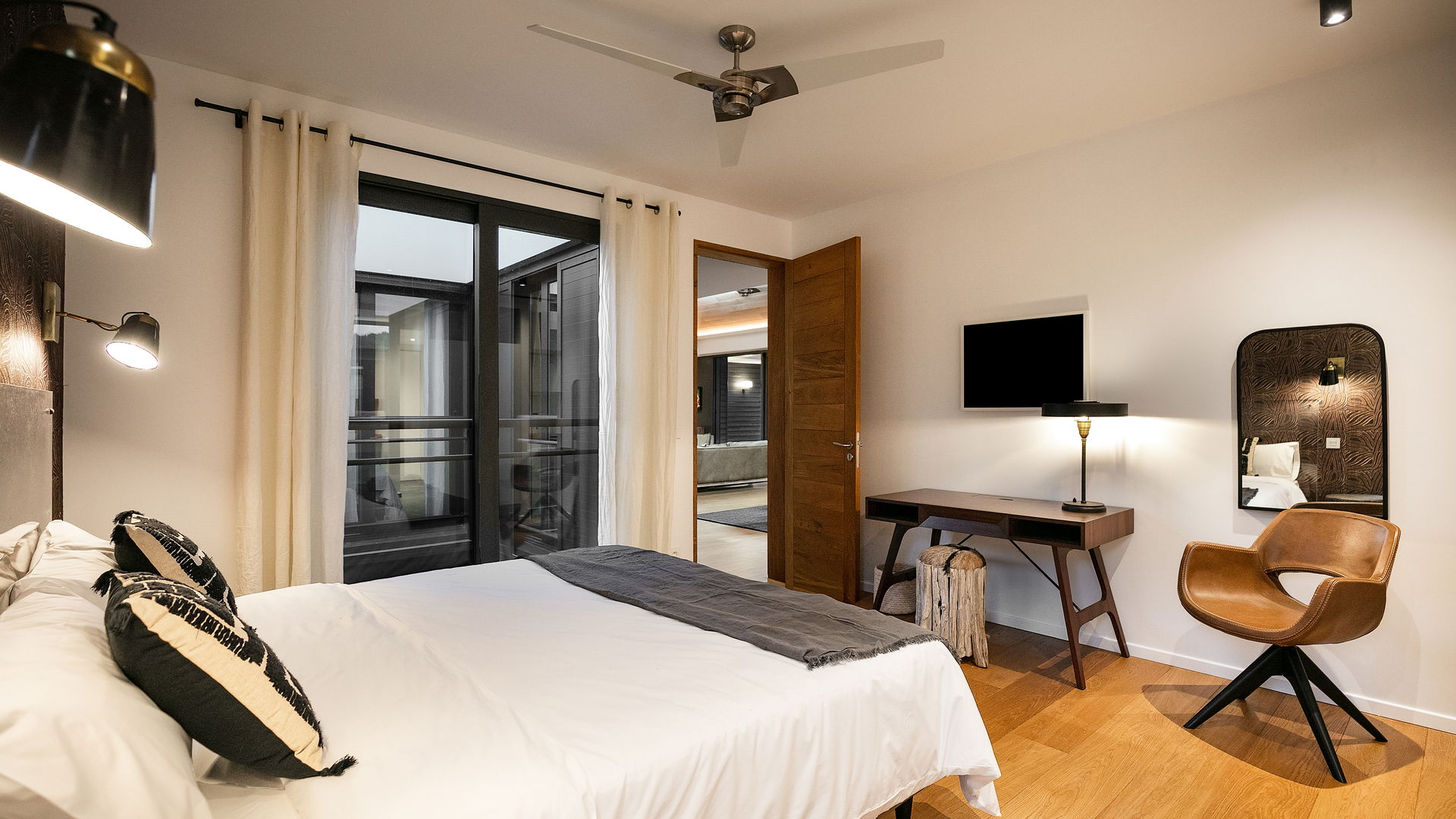 BEDROOM 1