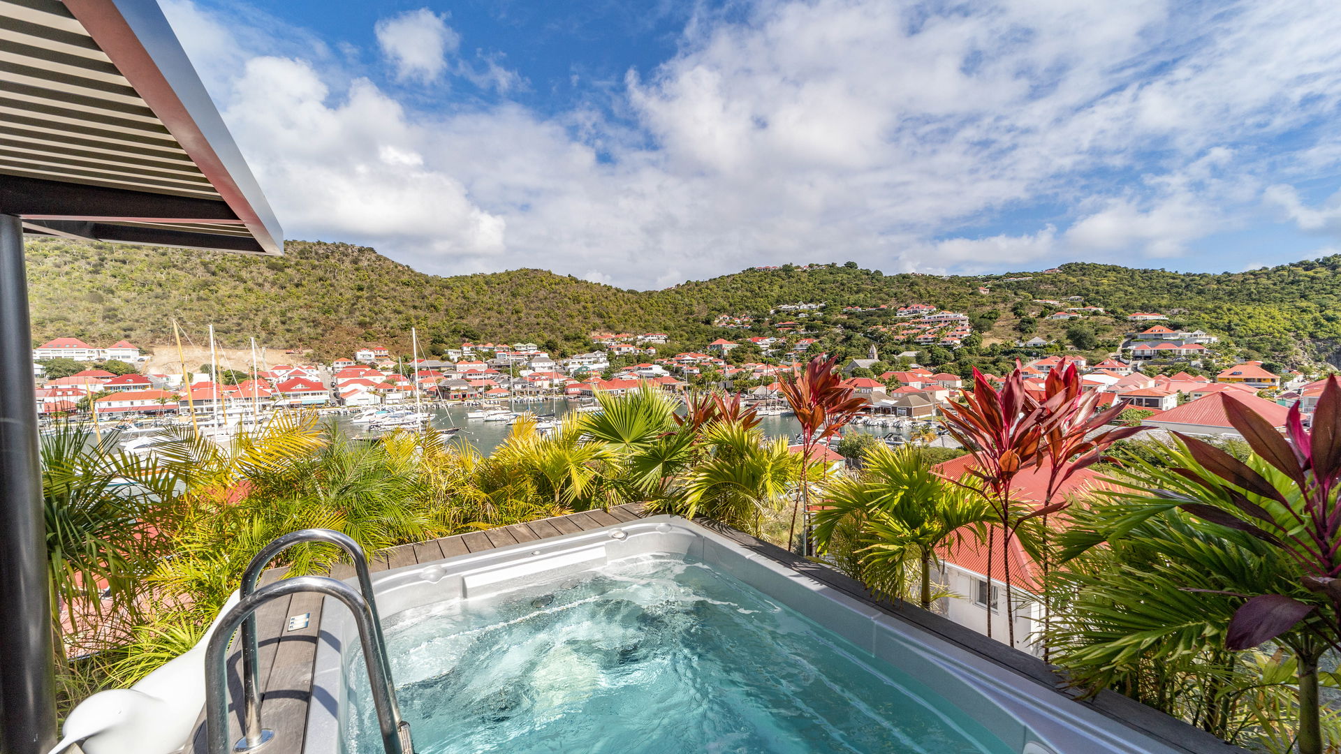 TERRACE & JACUZZI