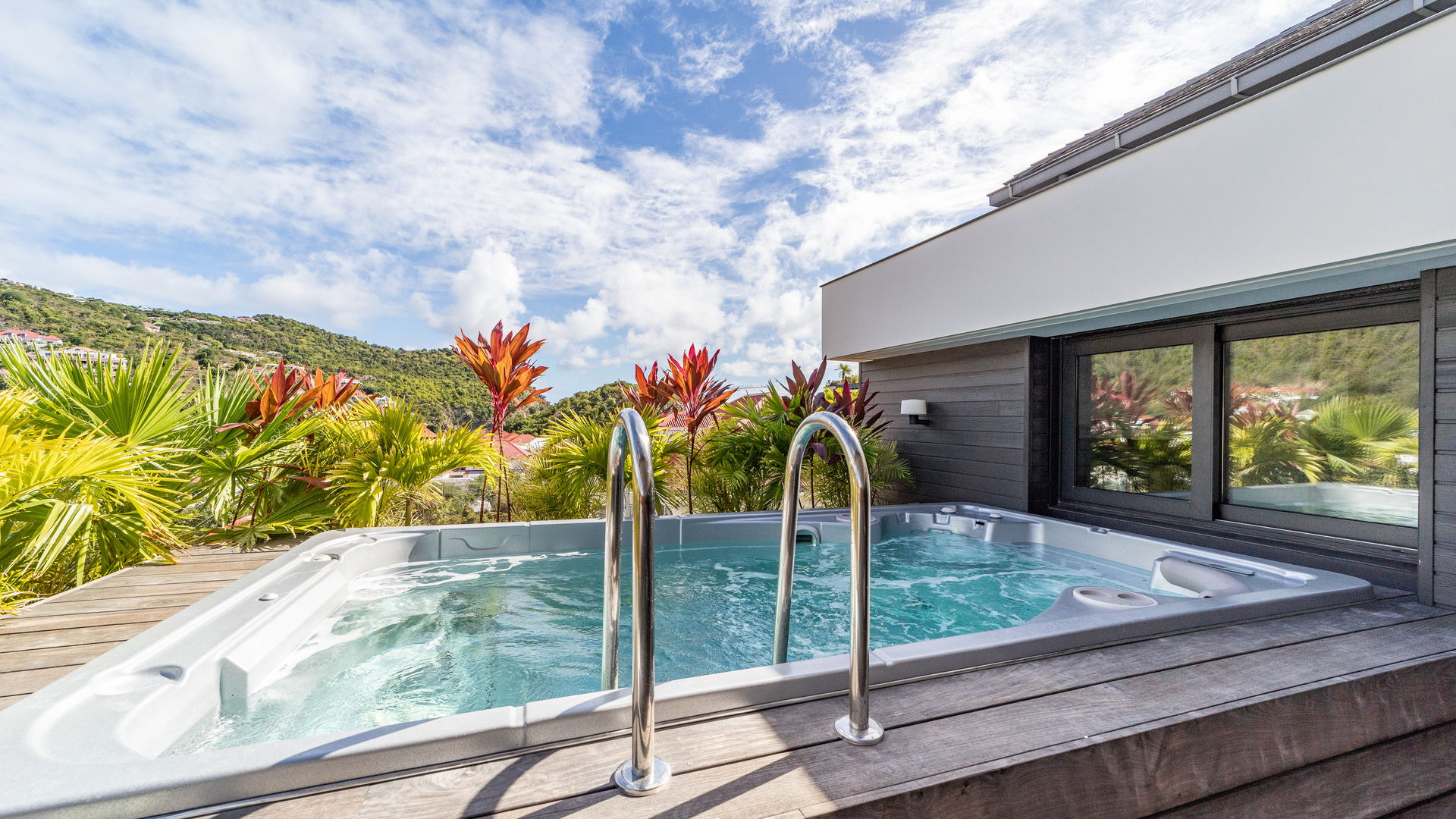 TERRACE & JACUZZI