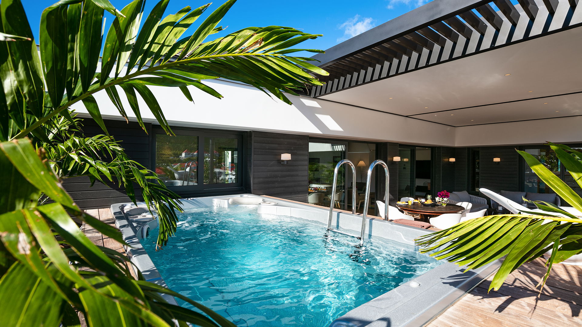 TERRACE & JACUZZI