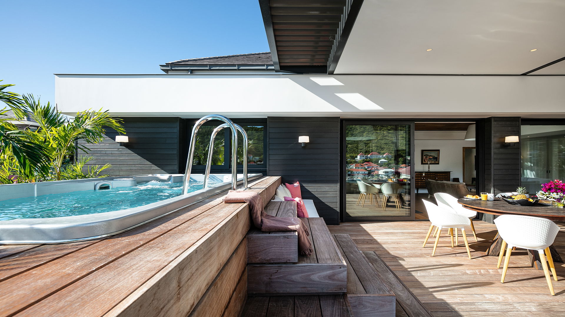 TERRACE & JACUZZI