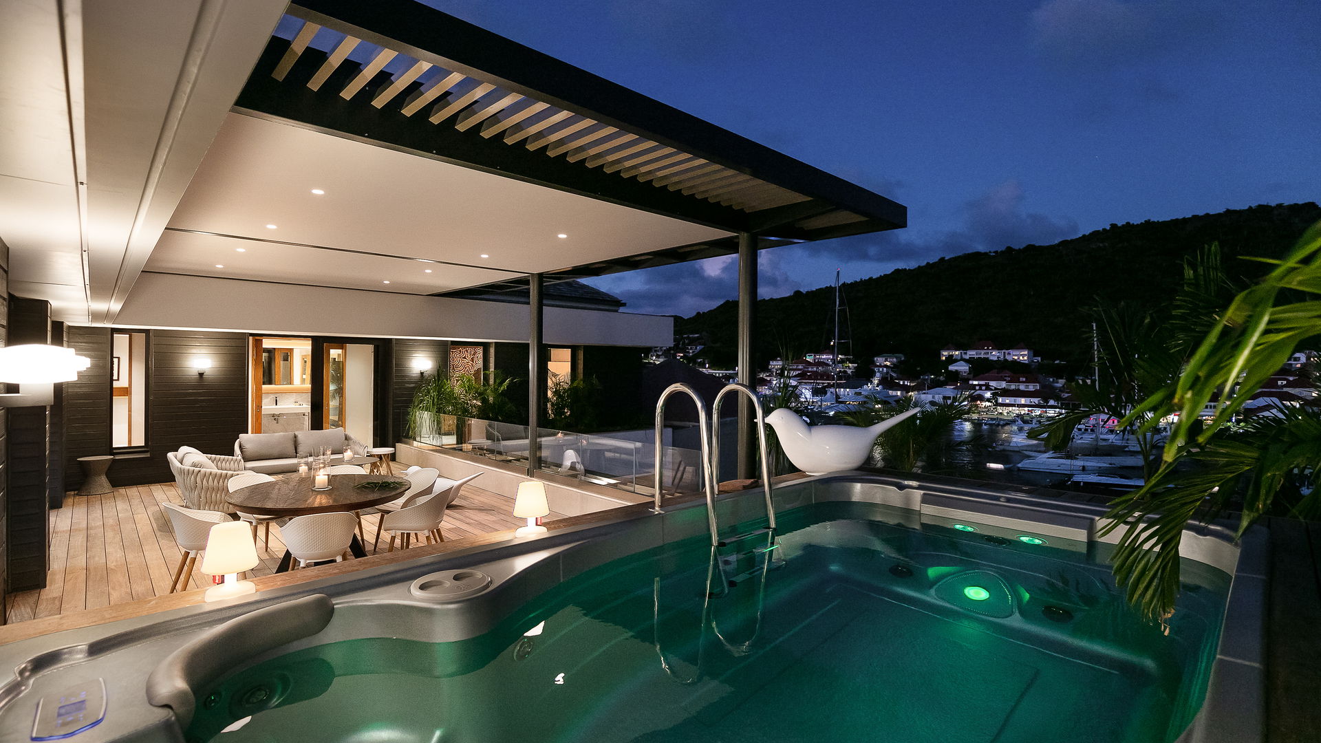TERRACE & JACUZZI