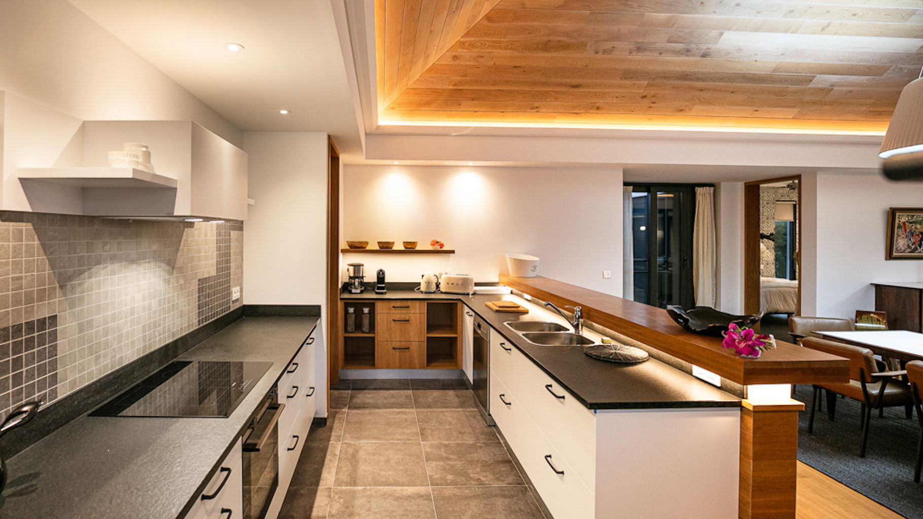 KITCHEN & DINING AREA