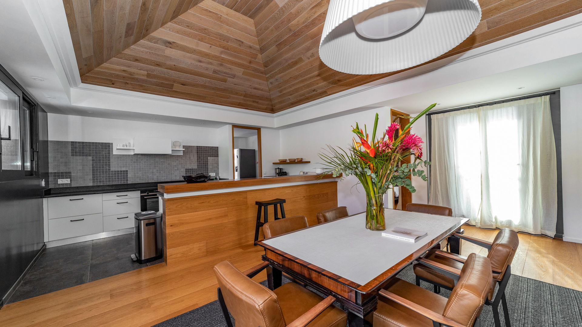 KITCHEN & DINING AREA
