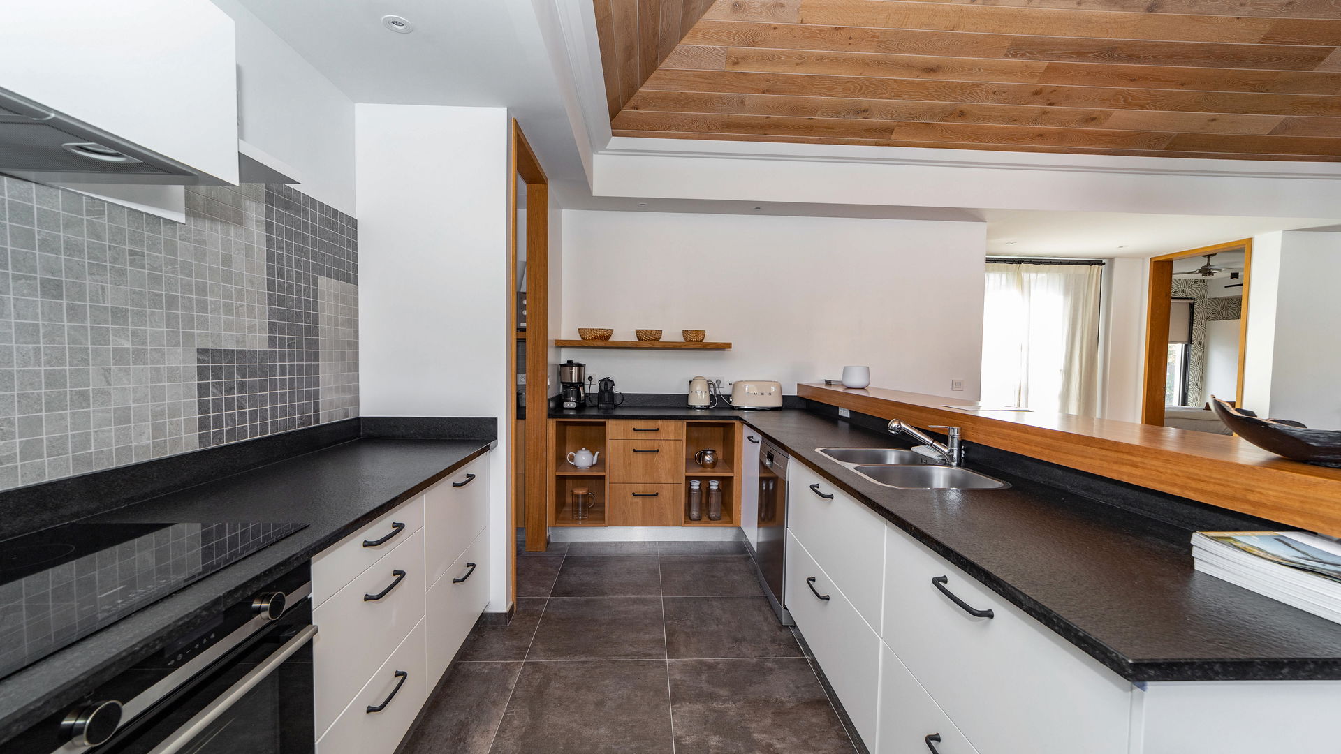 KITCHEN & DINING AREA