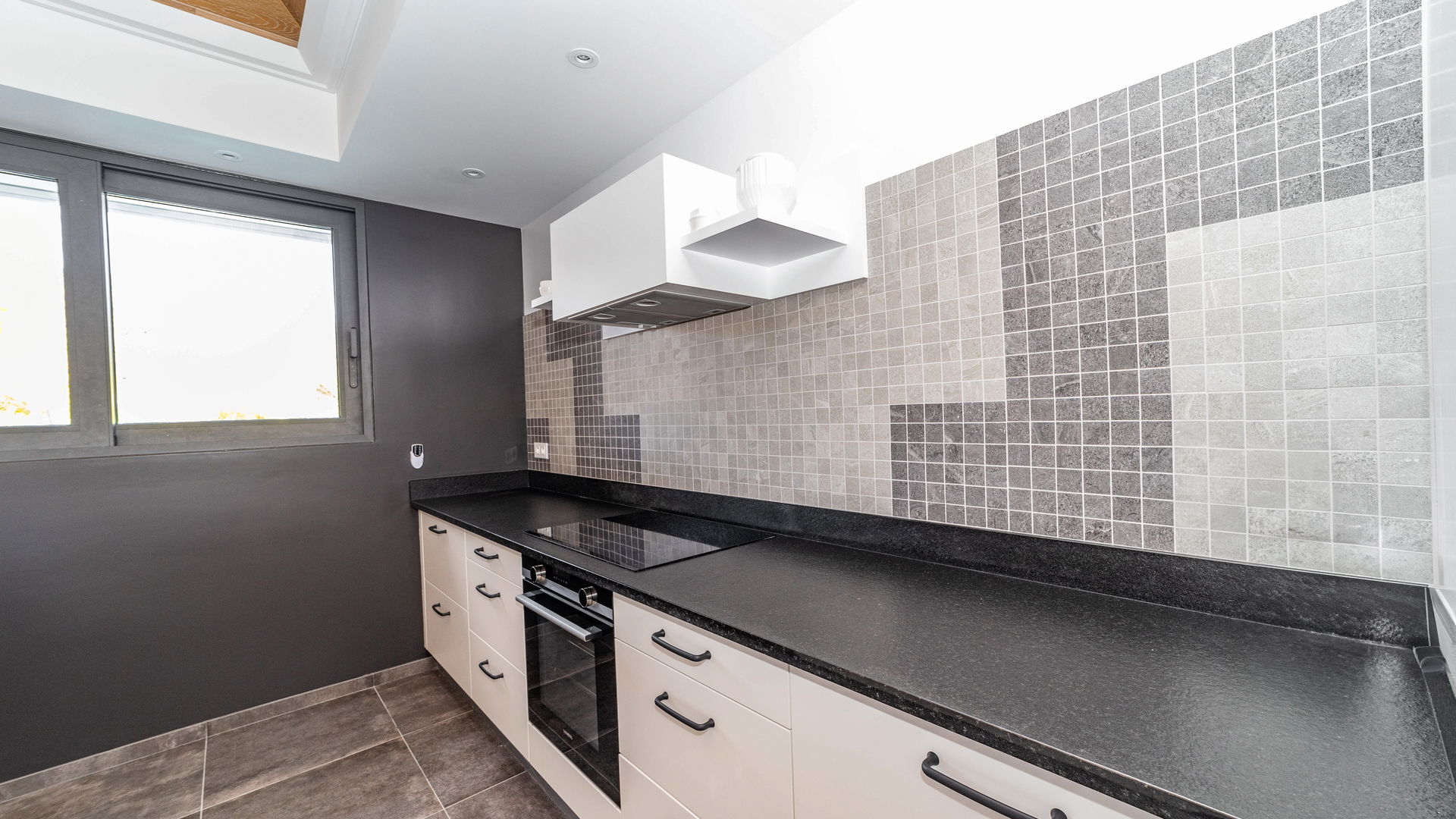 KITCHEN & DINING AREA