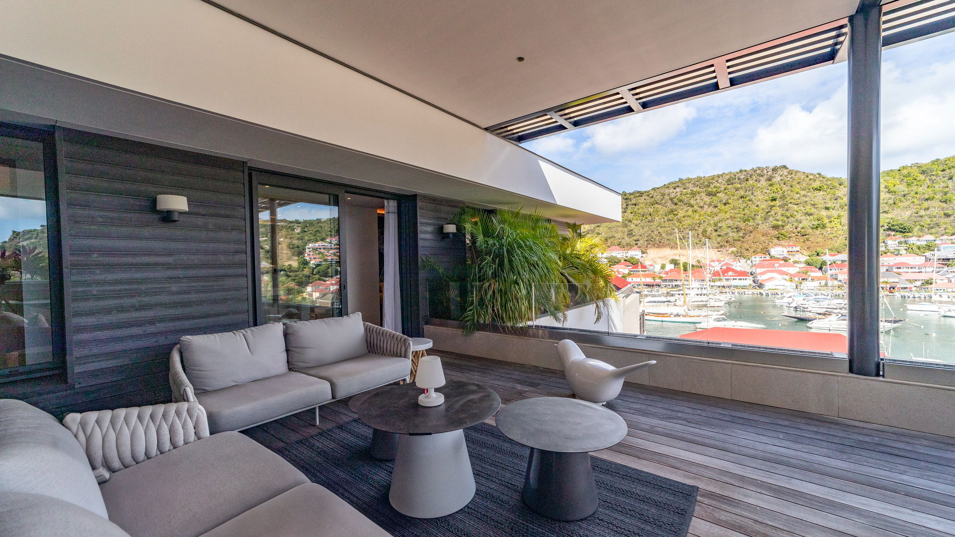 TERRACE & JACUZZI