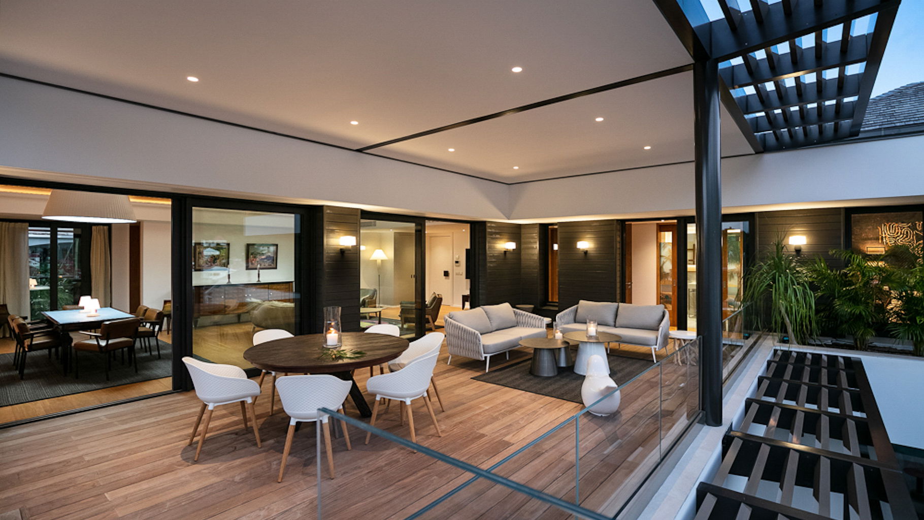 TERRACE & JACUZZI