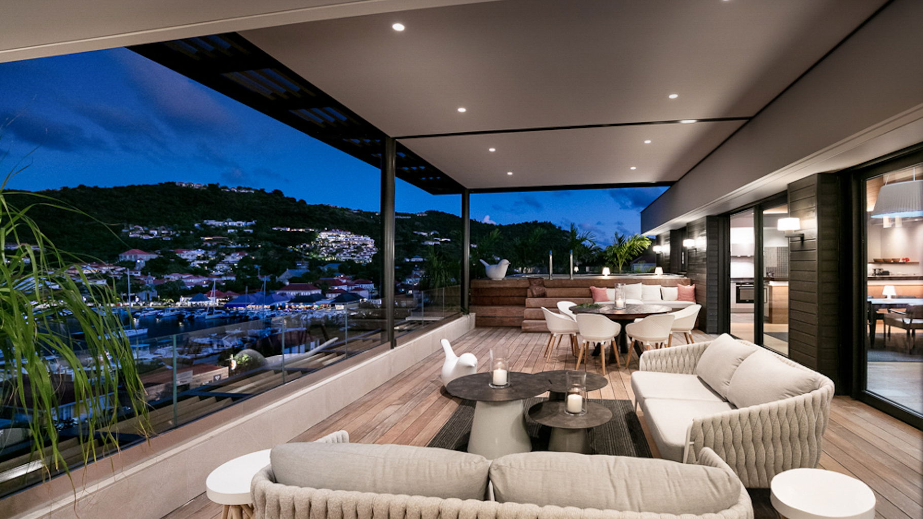 TERRACE & JACUZZI