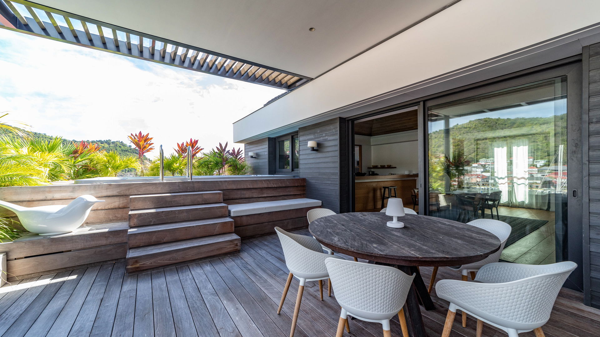 TERRACE & JACUZZI