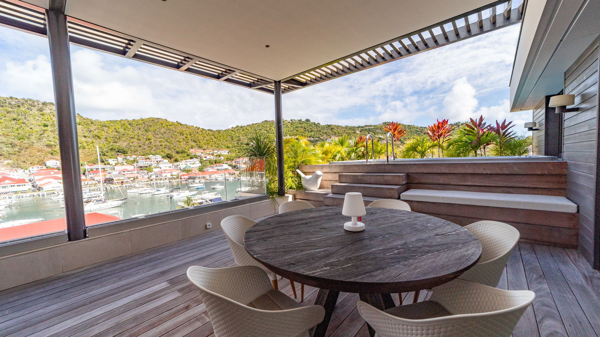 TERRACE & JACUZZI