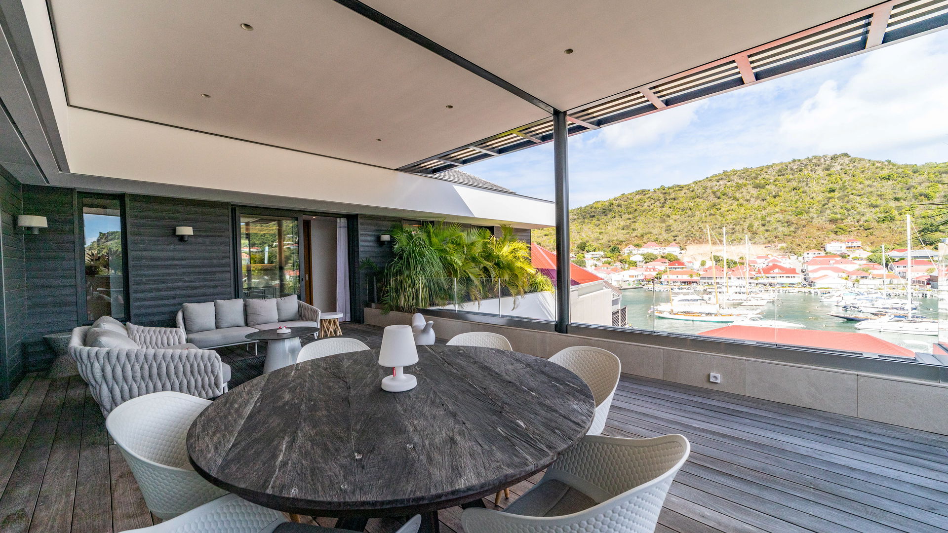 TERRACE & JACUZZI