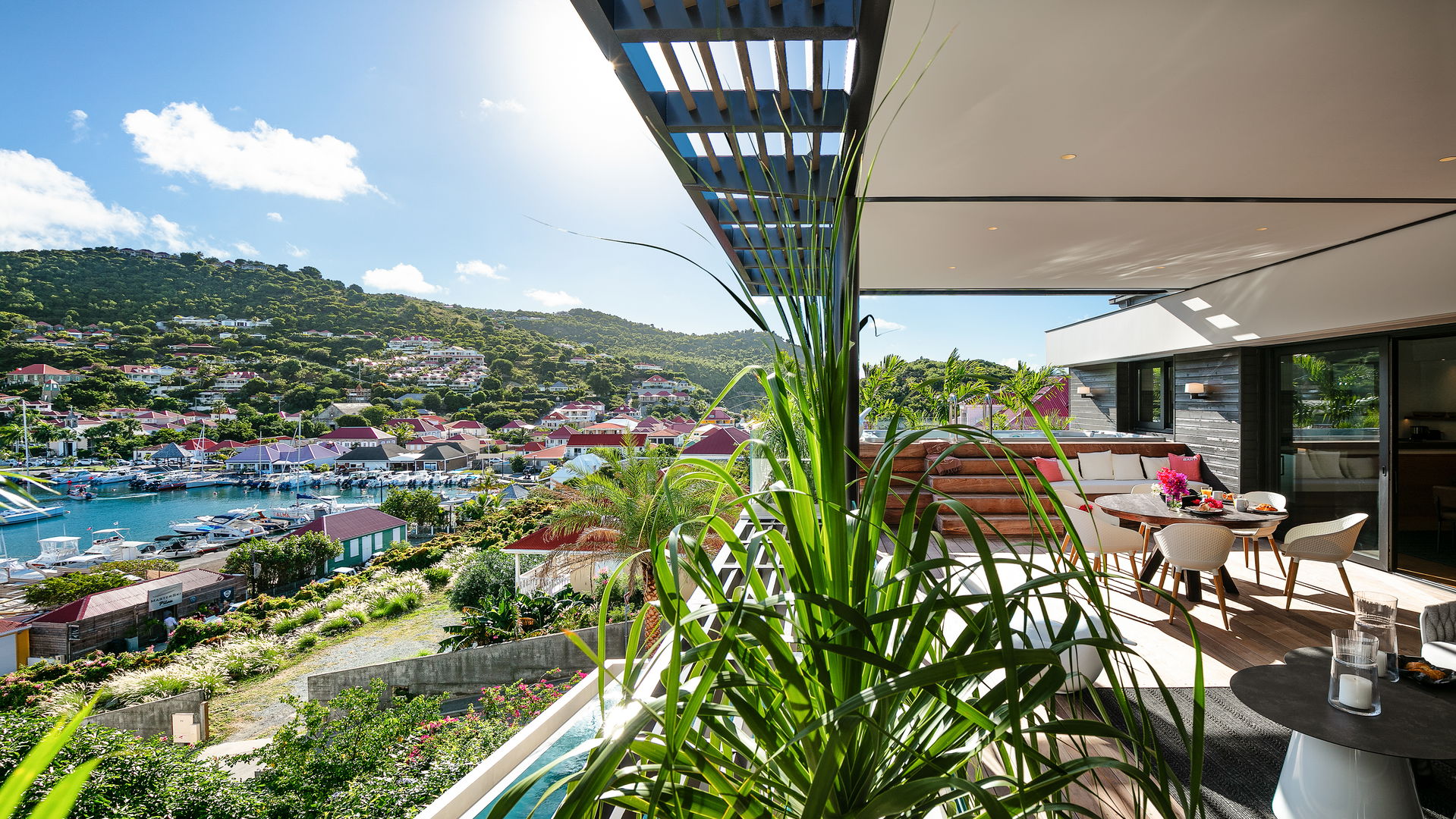 TERRACE & JACUZZI