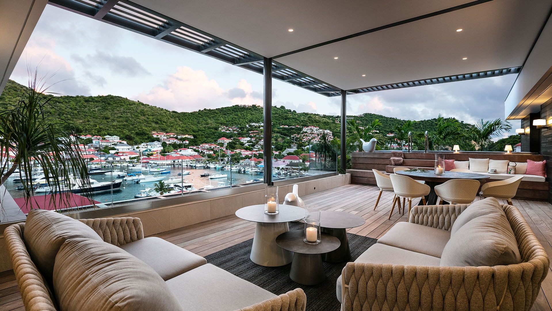 TERRACE & JACUZZI