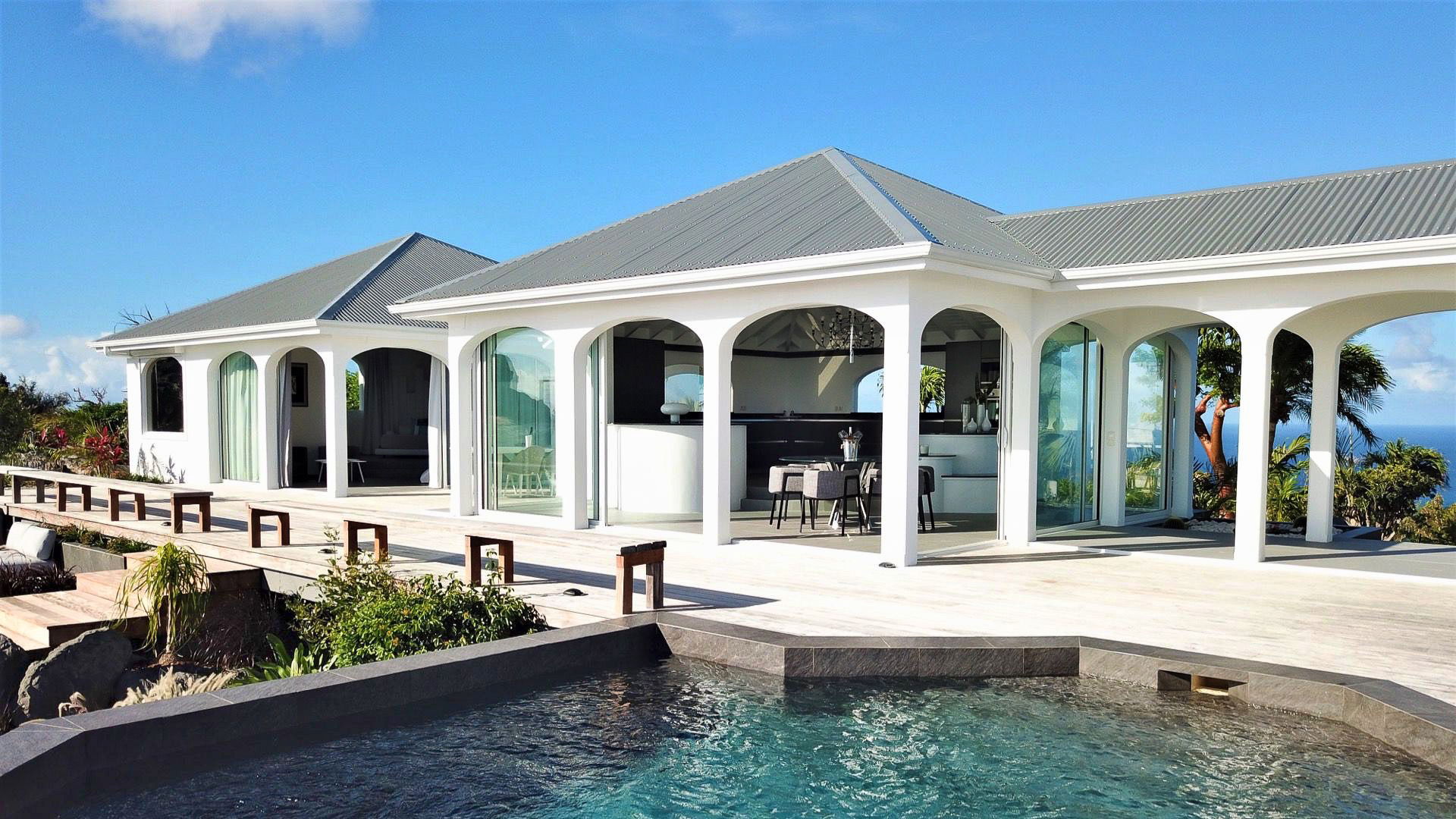 POOL & TERRACE
