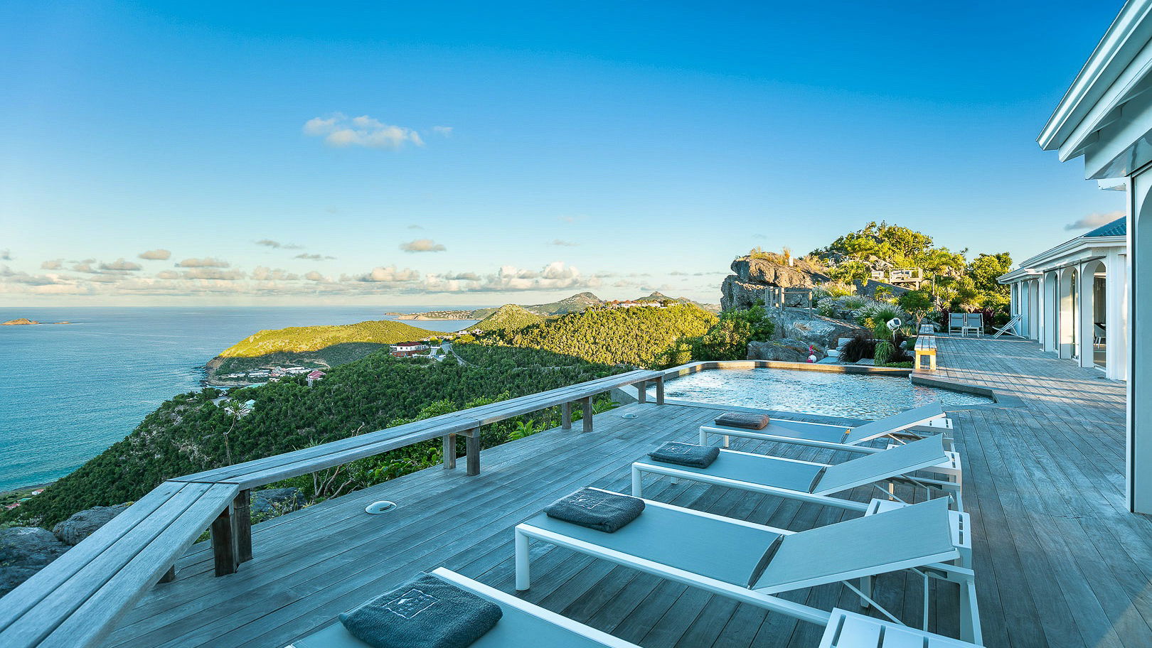 POOL & TERRACE