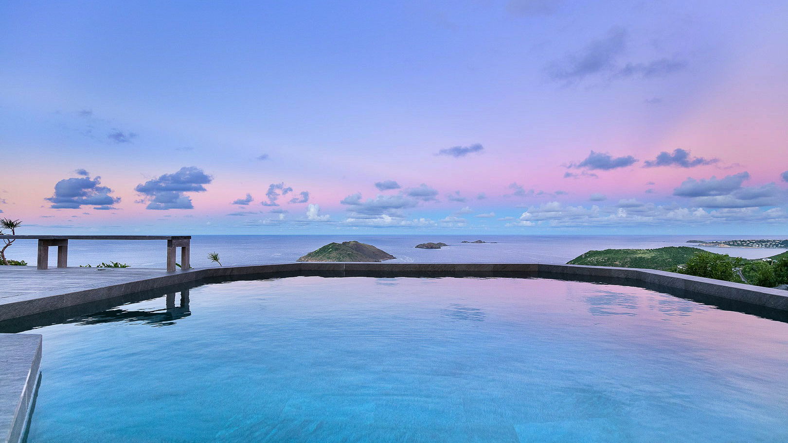 POOL & TERRACE