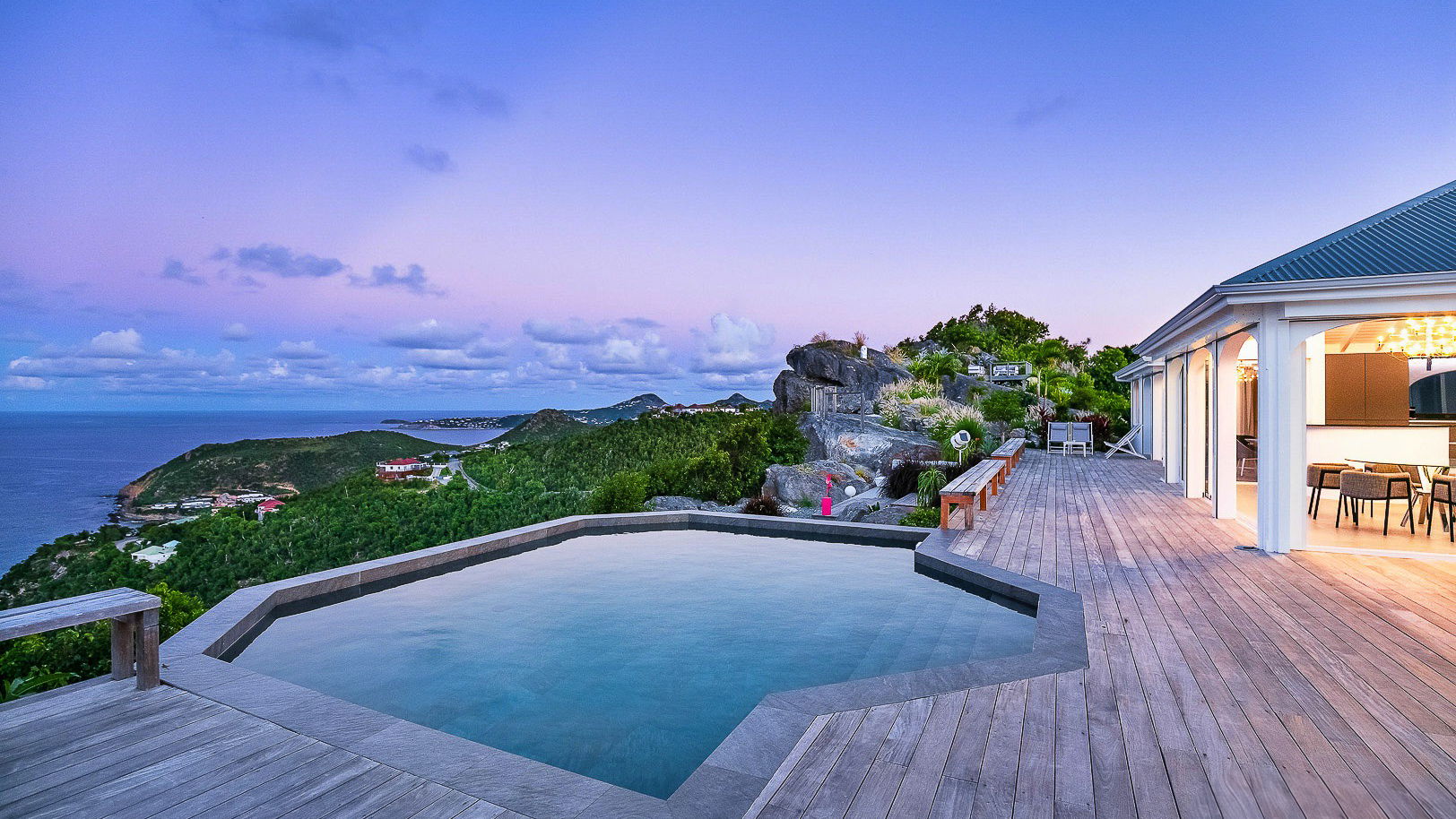 POOL & TERRACE