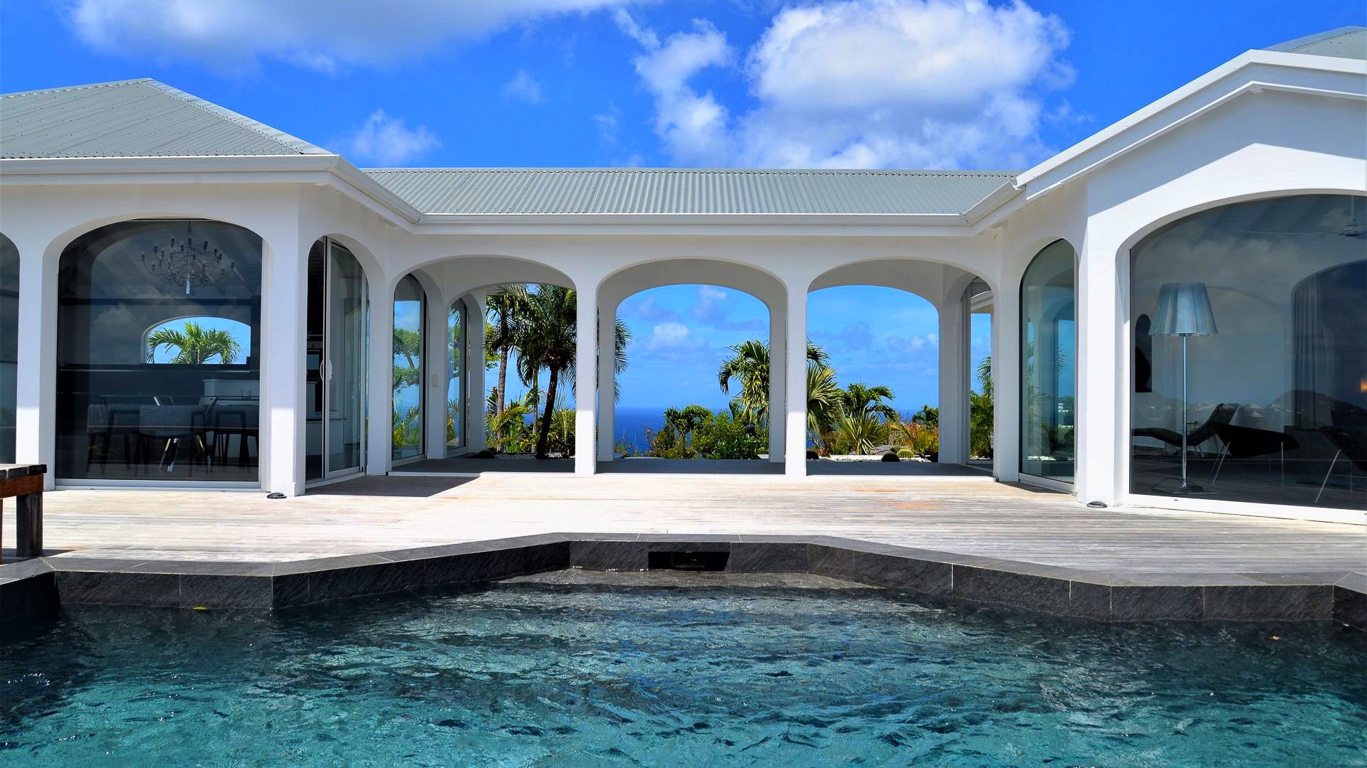 POOL & TERRACE