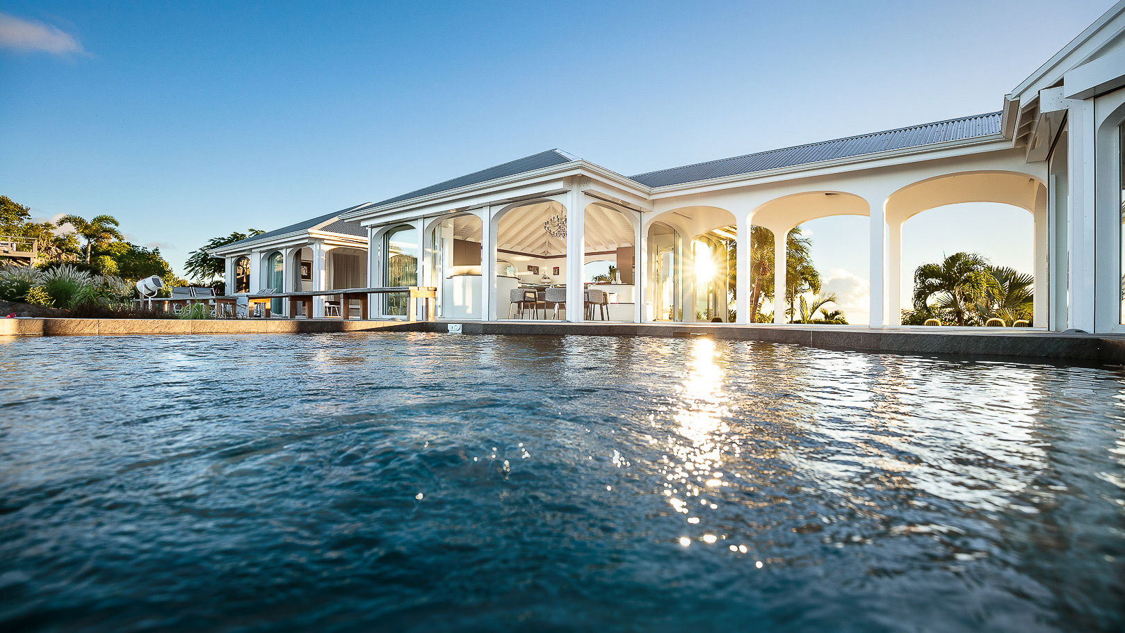 POOL & TERRACE