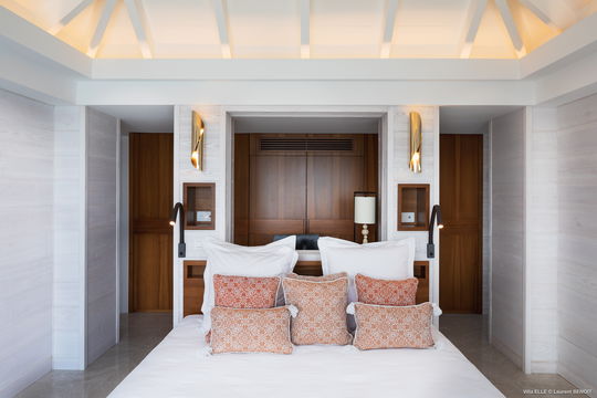 VILLA ELLE BEDROOM1 2