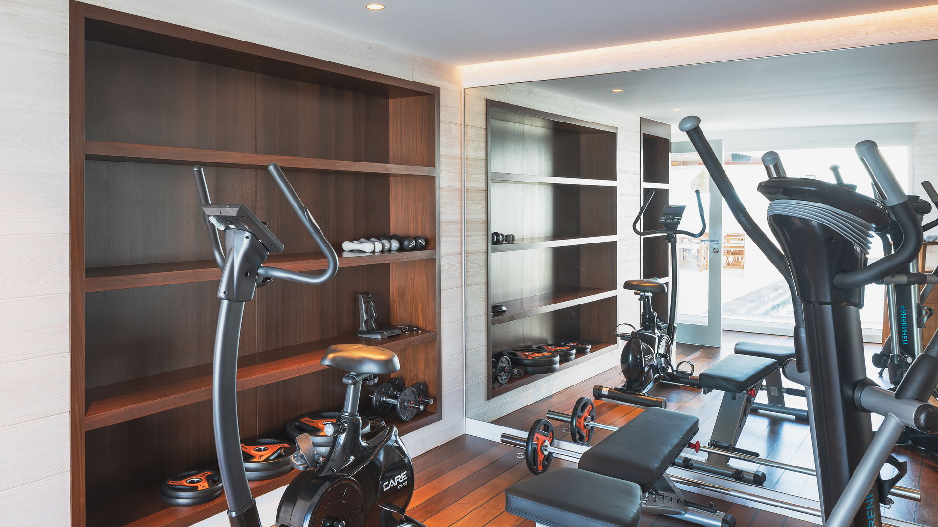 FITNESS & MASSAGE AREAS