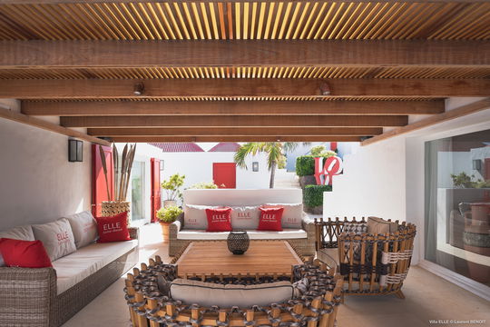 VILLA ELLE OUTDOOR LOUNGE AREA 1