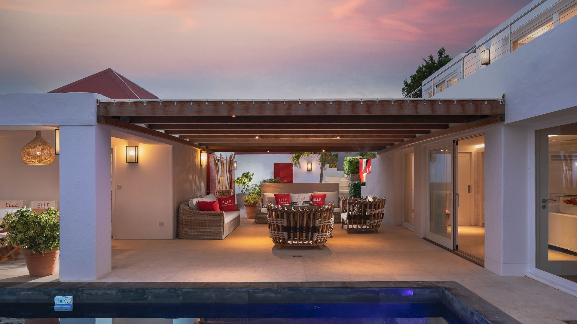 POOL & TERRACE