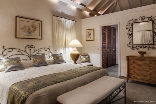 VILLA PAJOMA BEDROOM1 18
