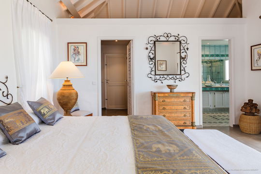 VILLA PAJOMA BEDROOM1 4