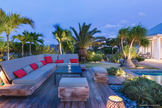 VILLA PAJOMA GARDEN LOUNGE AREA 6