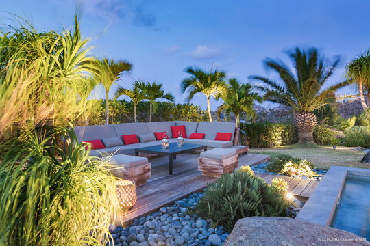 VILLA PAJOMA GARDEN LOUNGE AREA 7