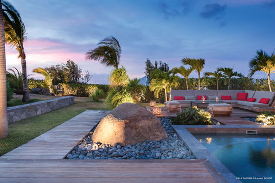 VILLA PAJOMA GARDEN LOUNGE AREA 8