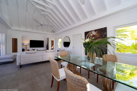 VILLA PAJOMA KITCHEN & DINING AREA 1