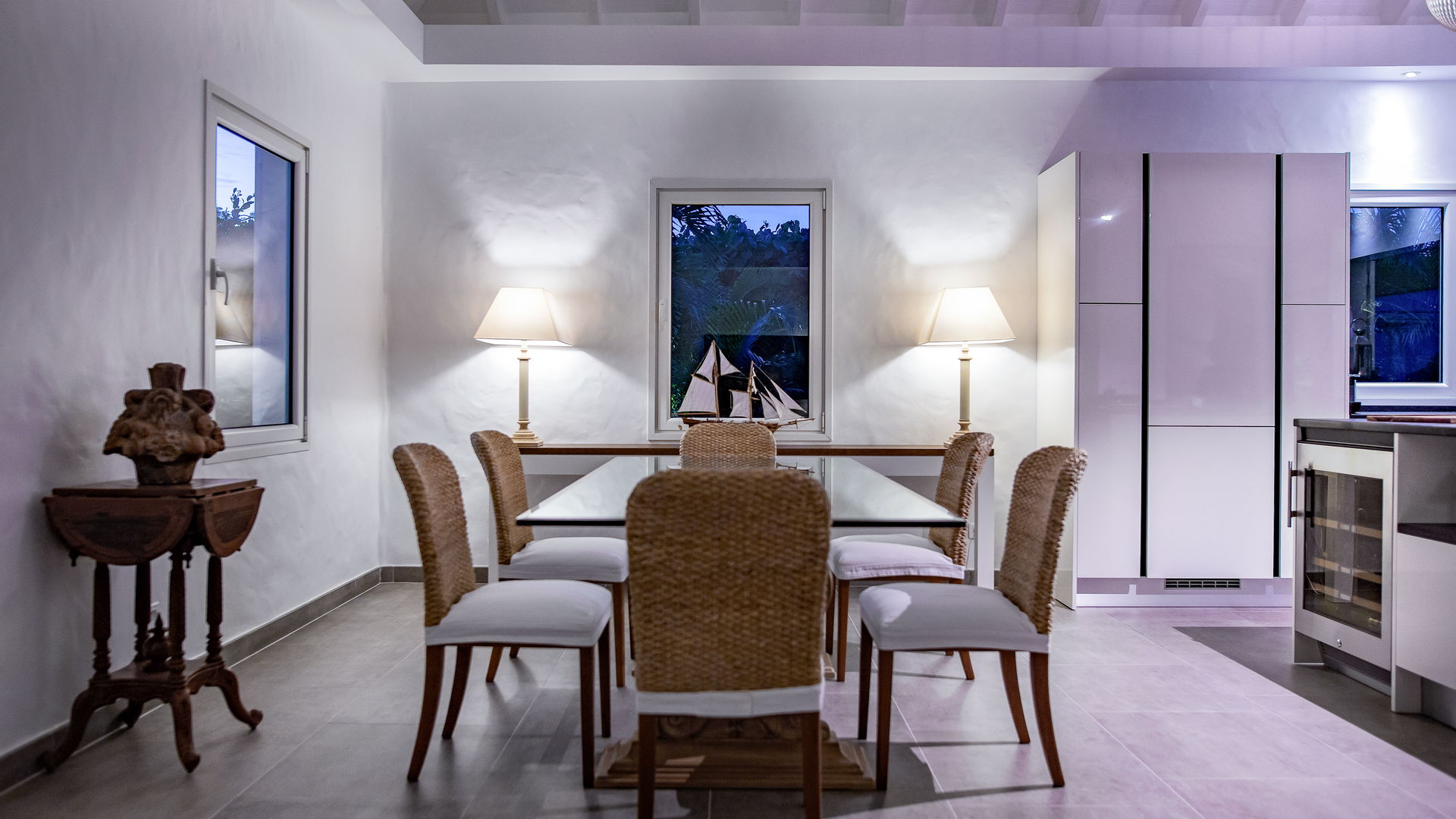 KITCHEN & DINING AREA