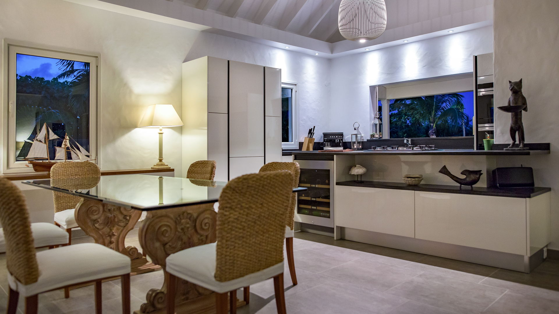 KITCHEN & DINING AREA