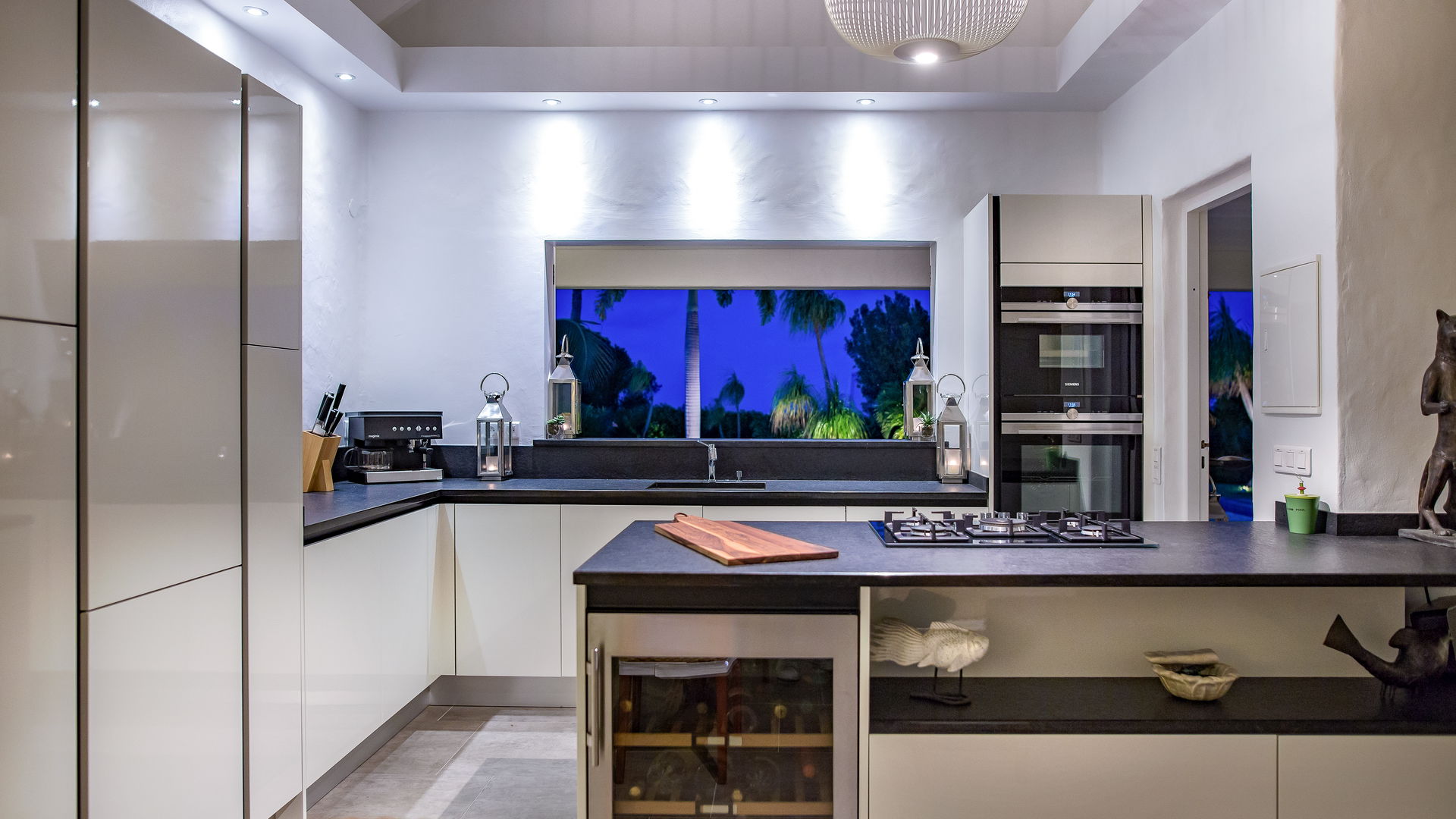 KITCHEN & DINING AREA