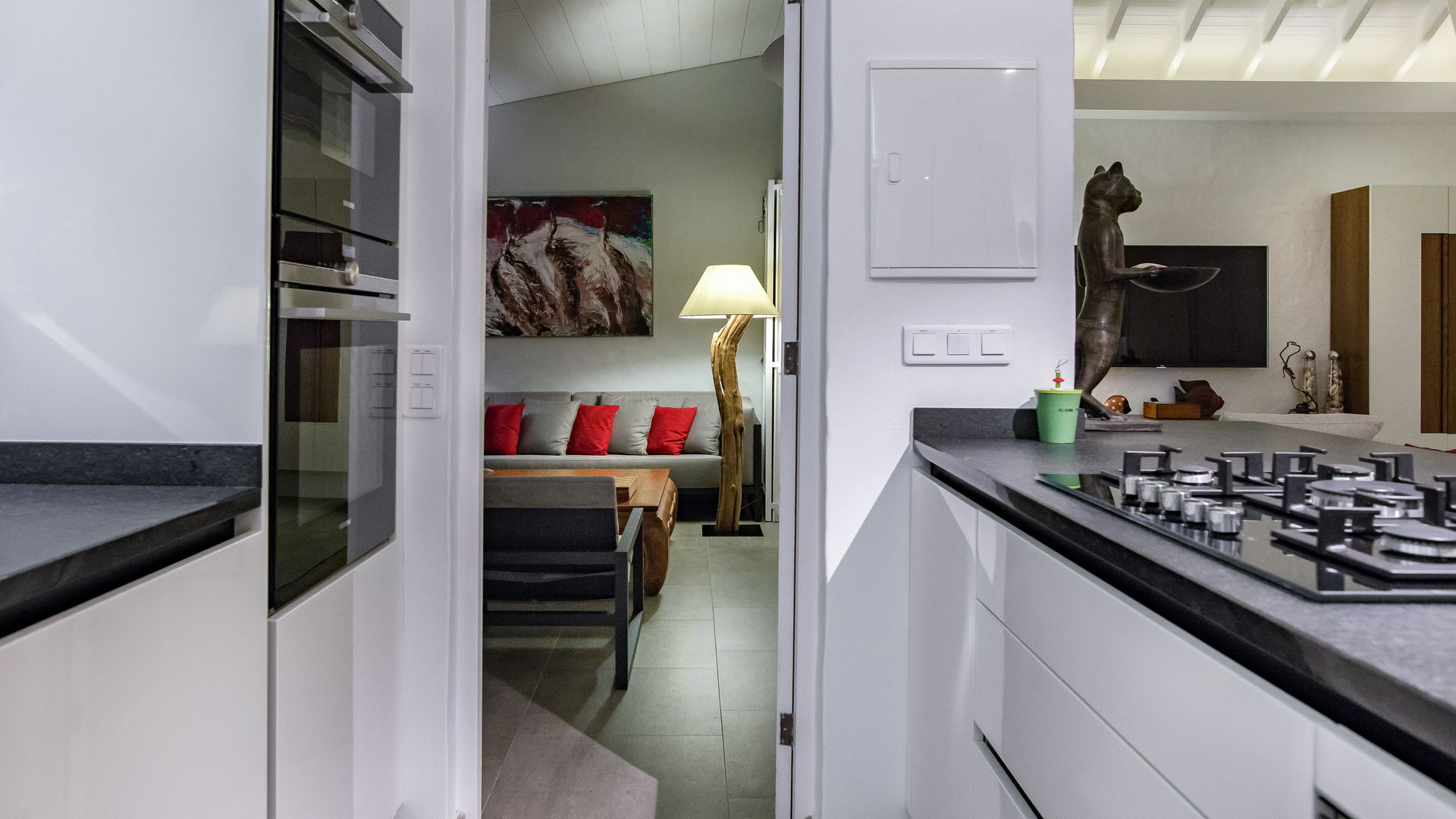 KITCHEN & DINING AREA