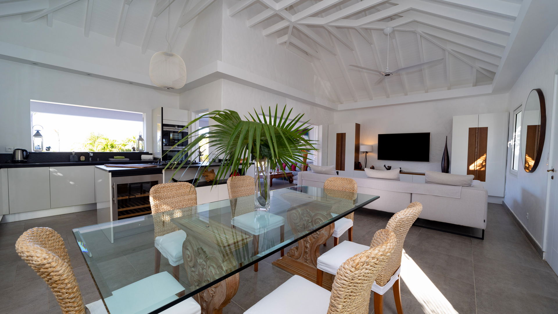 KITCHEN & DINING AREA