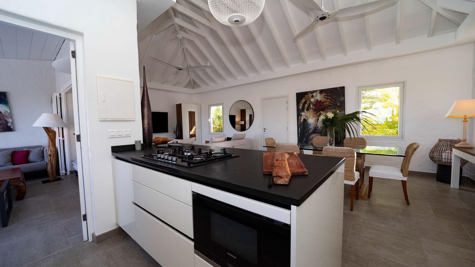 KITCHEN & DINING AREA