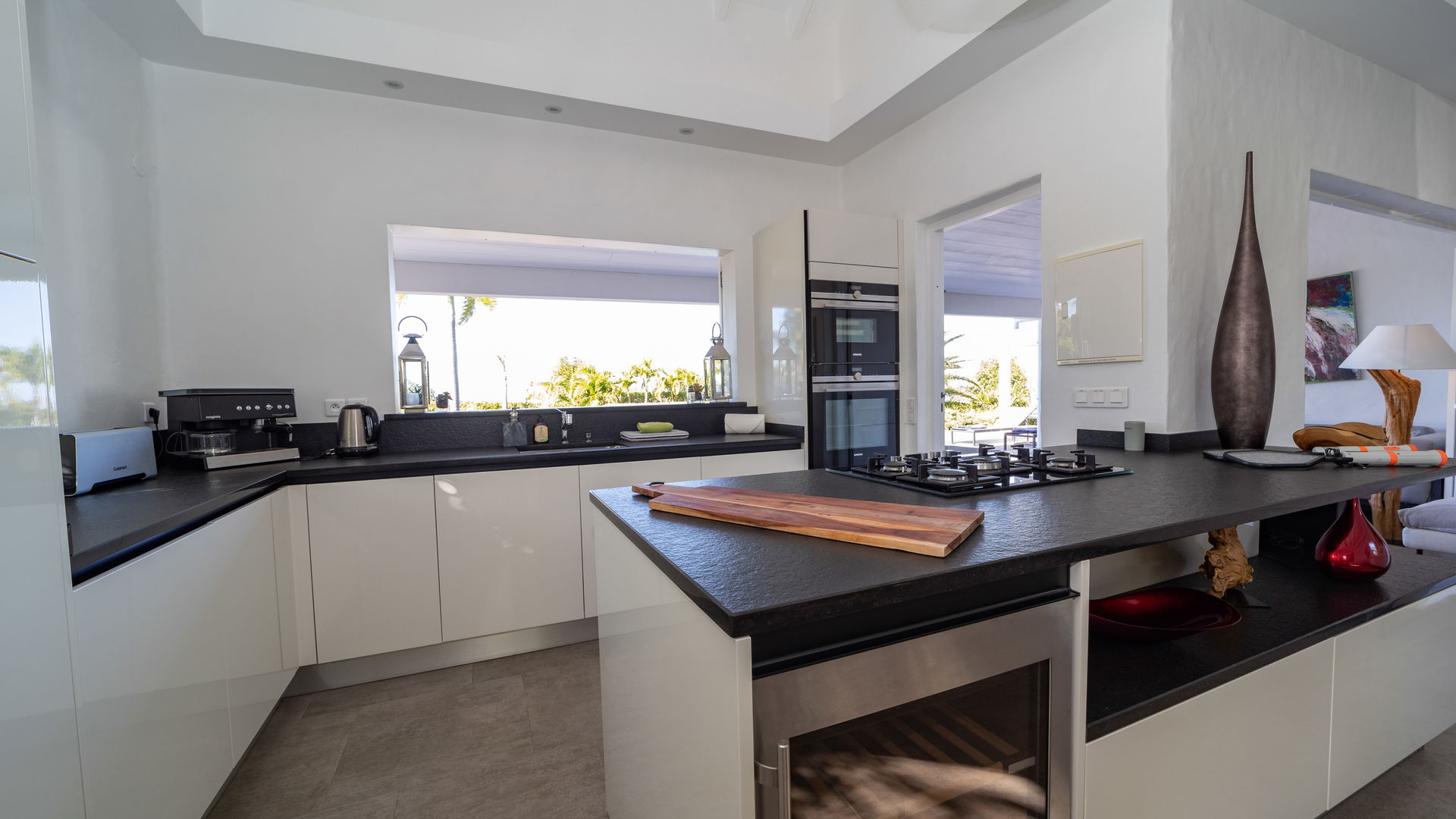 KITCHEN & DINING AREA