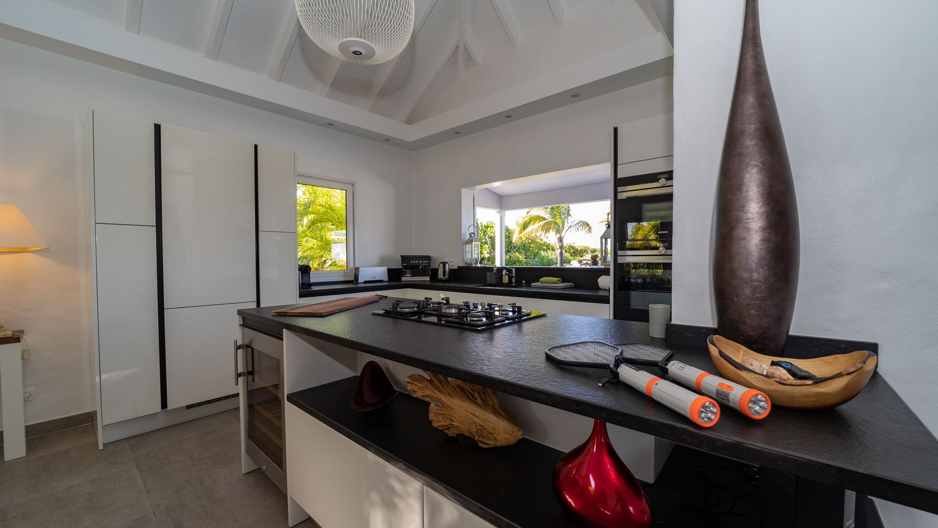 KITCHEN & DINING AREA