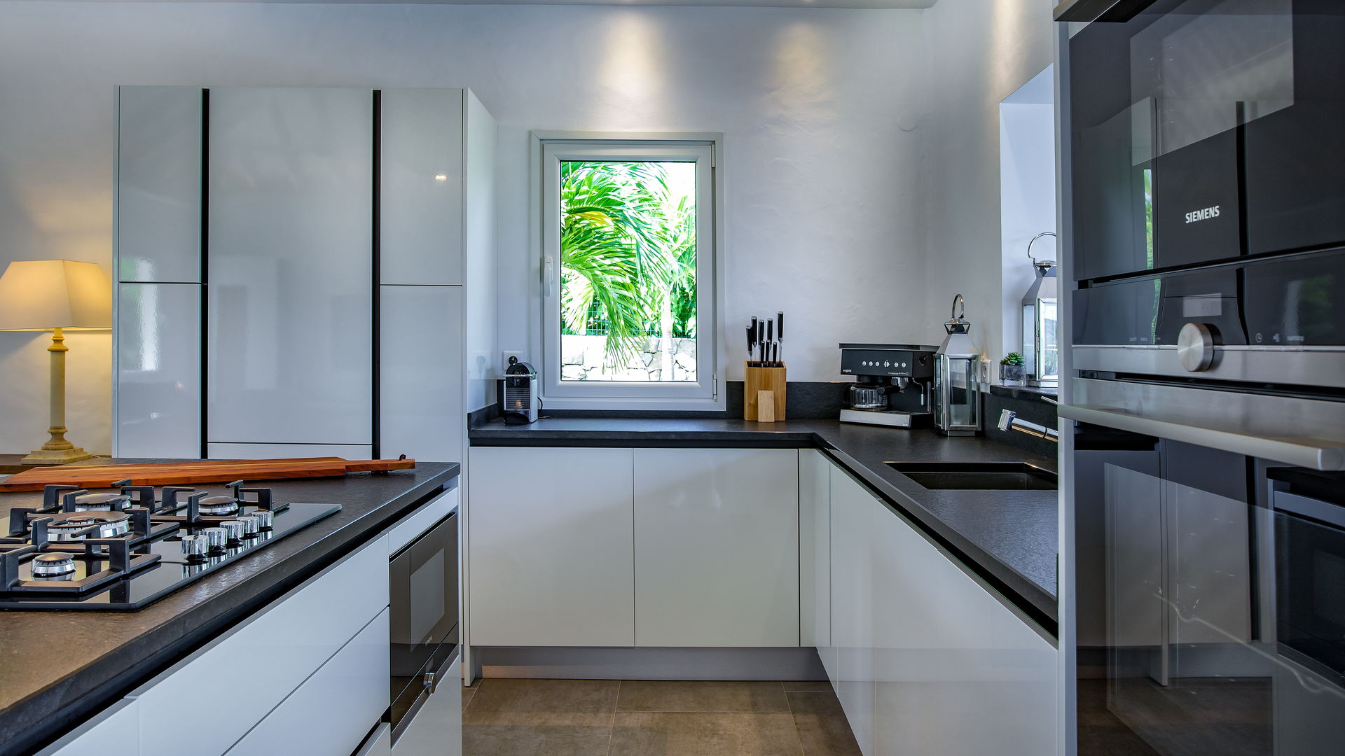 KITCHEN & DINING AREA