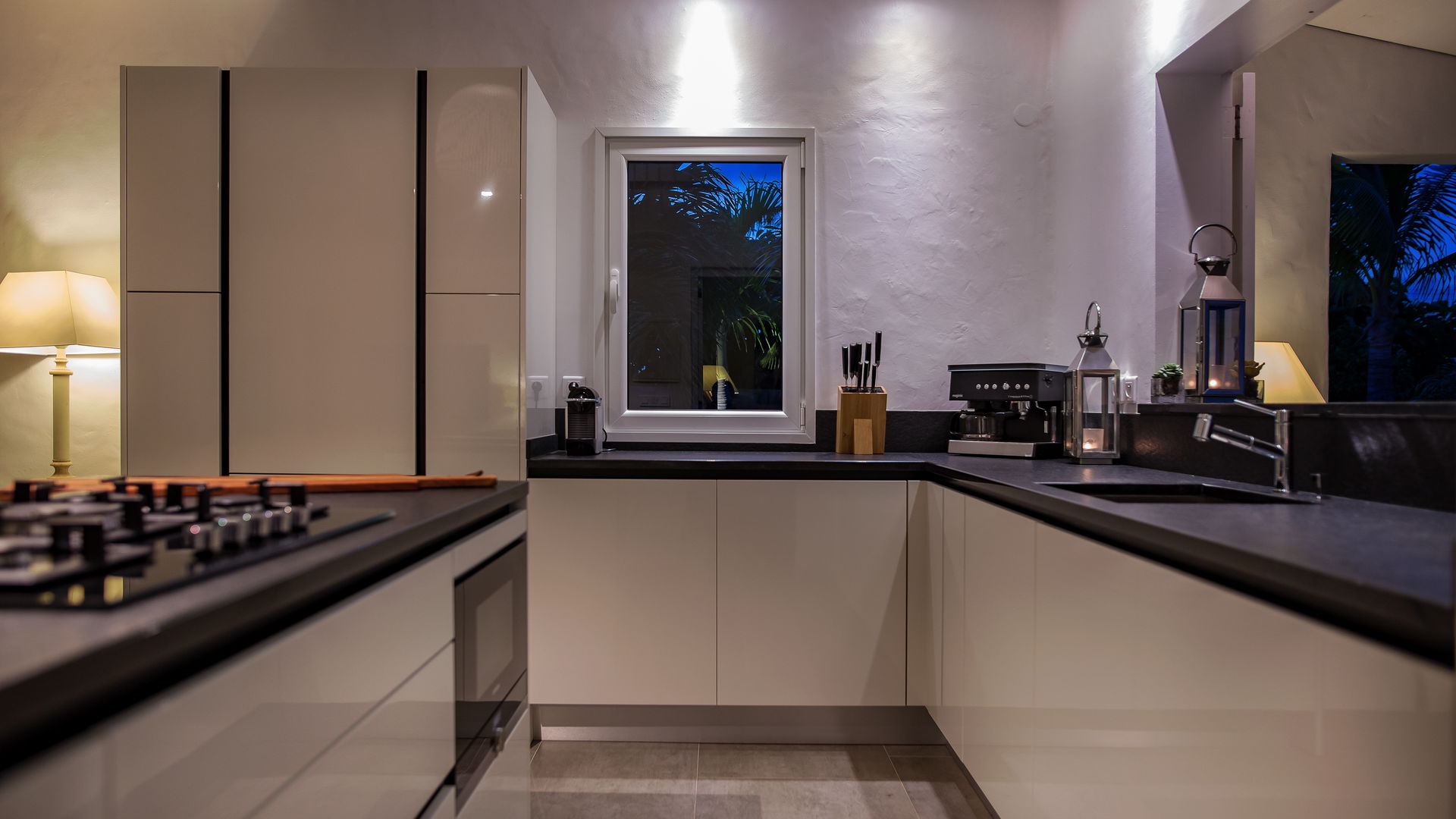KITCHEN & DINING AREA