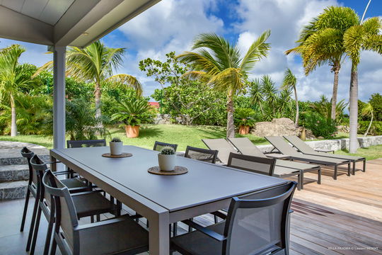 VILLA PAJOMA OUTDOOR DINING AREA 1