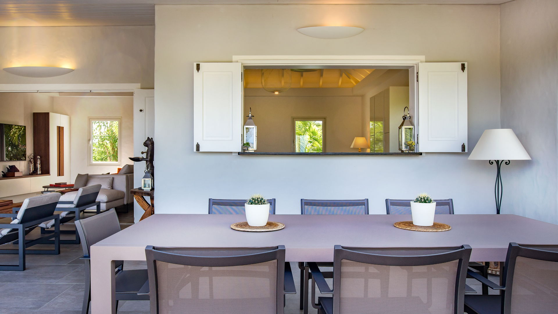 OUTDOOR DINING AREA