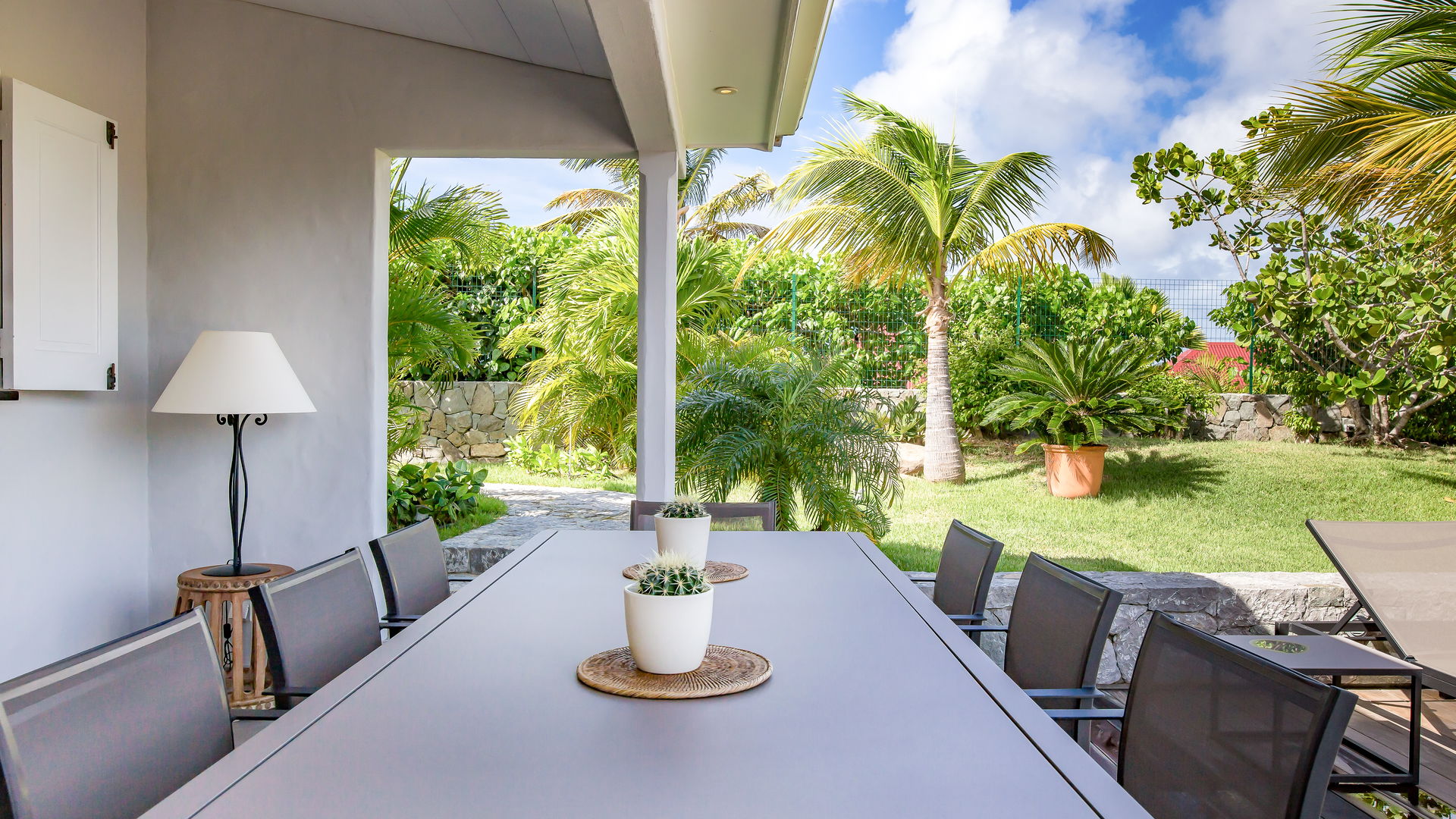 OUTDOOR DINING AREA
