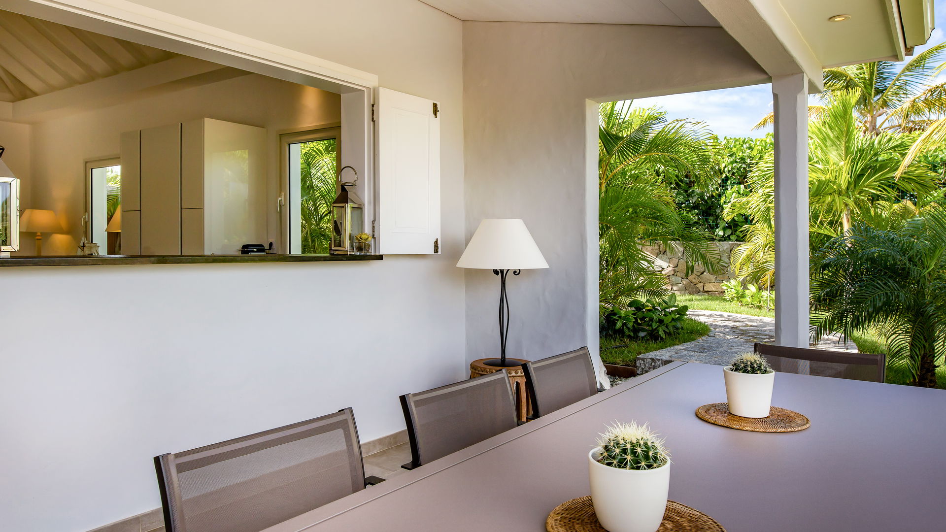 OUTDOOR DINING AREA