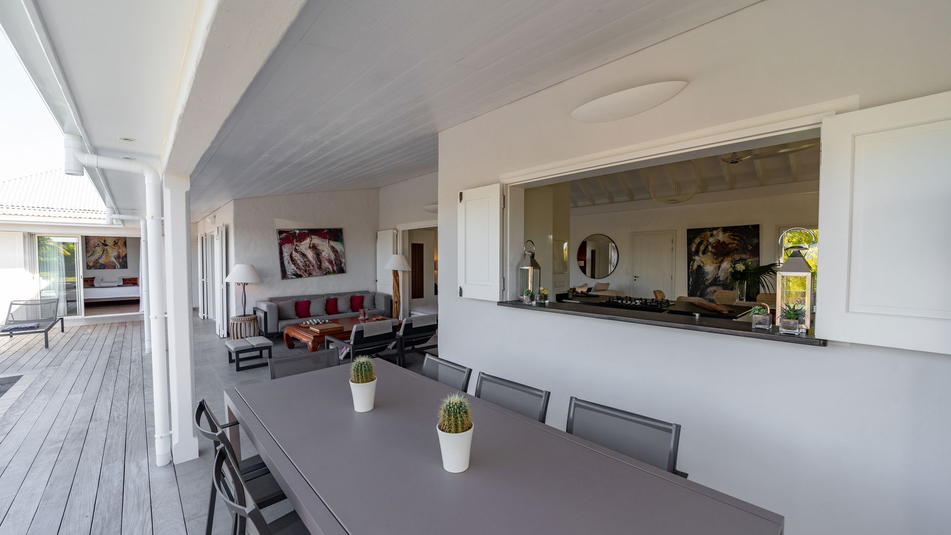 OUTDOOR DINING AREA