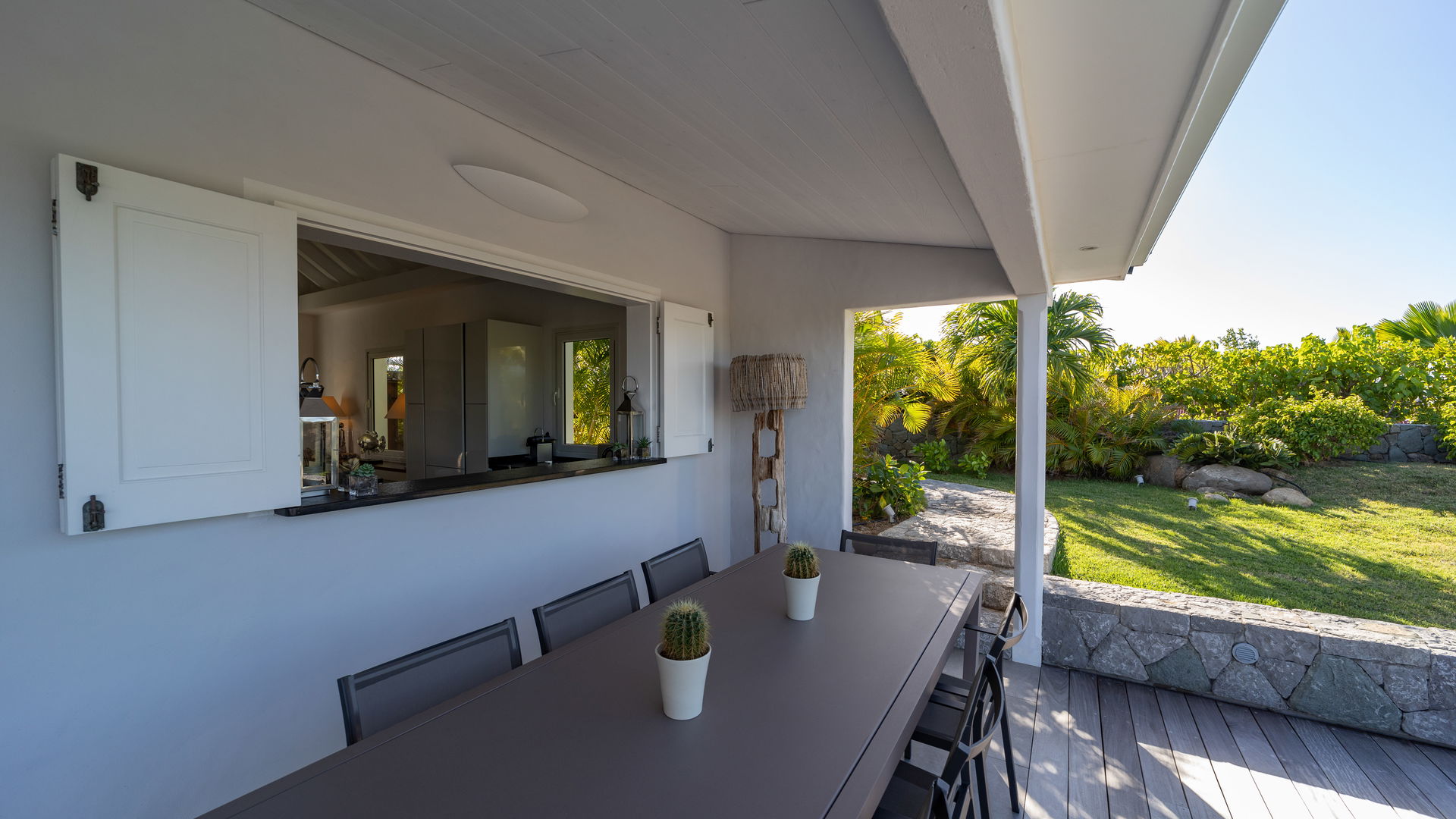 OUTDOOR DINING AREA